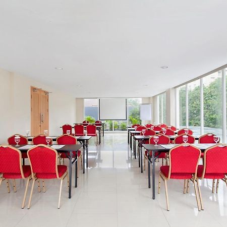 Ibis Budget Semarang Tendean Exterior photo