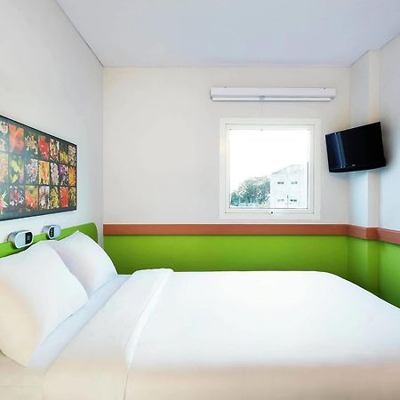Ibis Budget Semarang Tendean Exterior photo