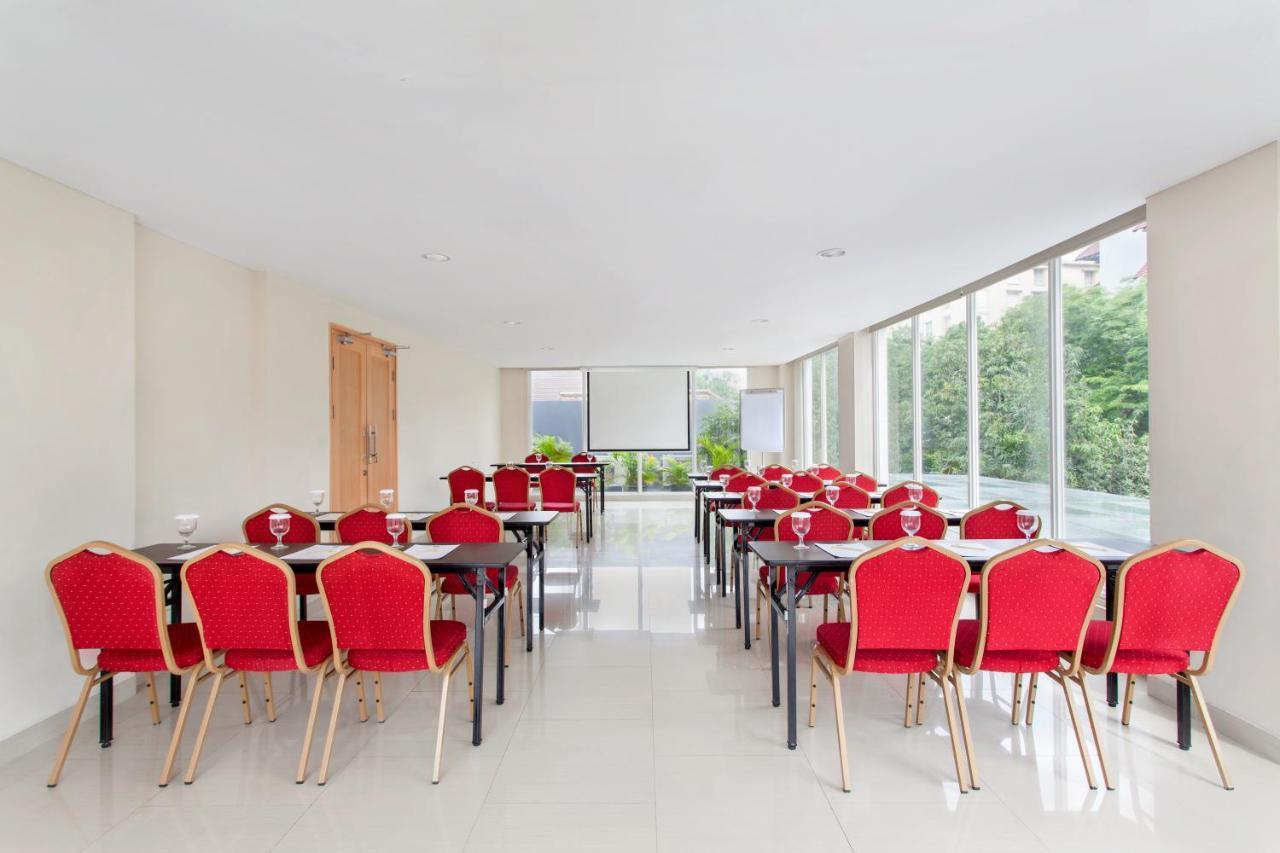 Ibis Budget Semarang Tendean Exterior photo