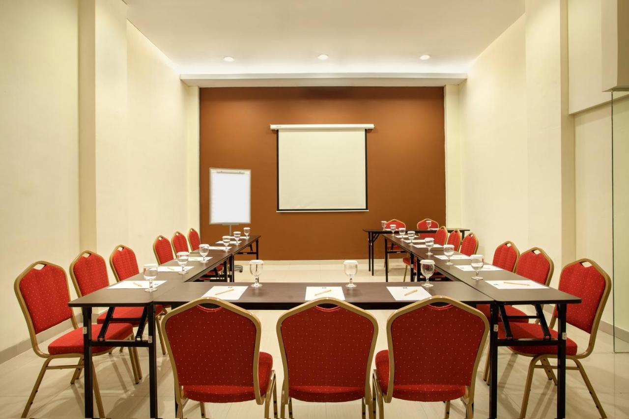 Ibis Budget Semarang Tendean Exterior photo