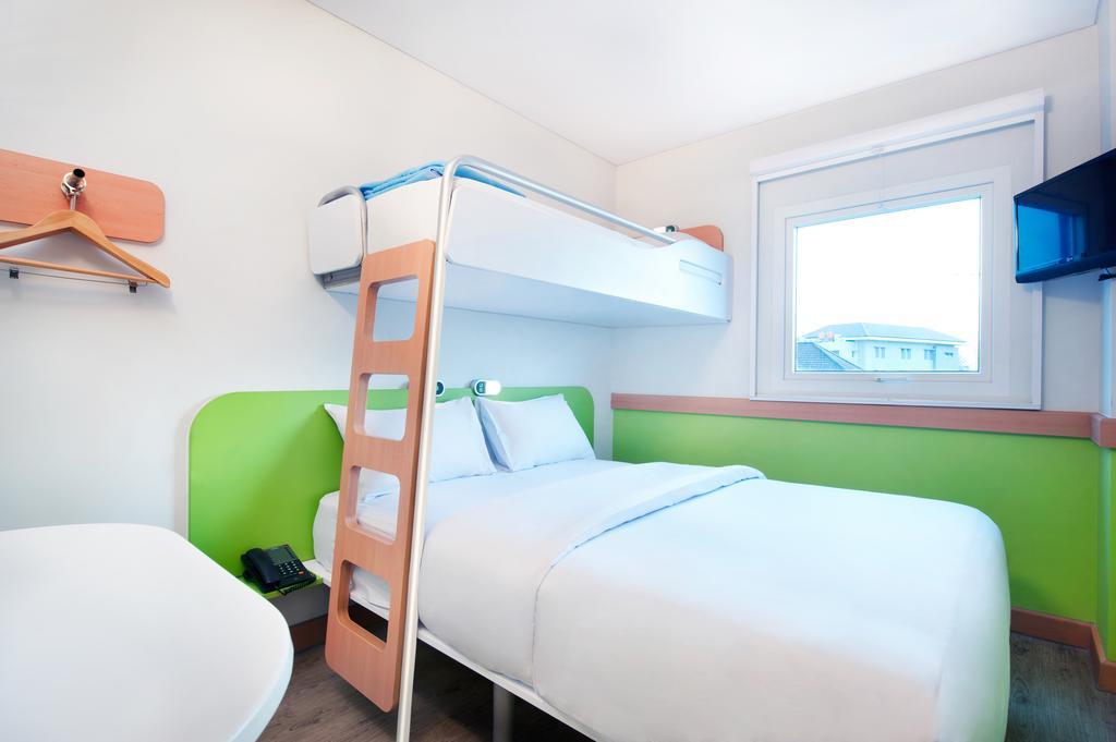 Ibis Budget Semarang Tendean Room photo