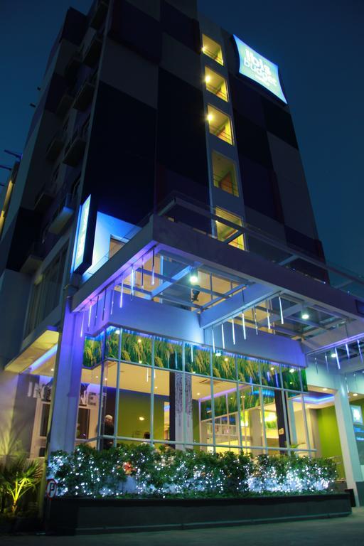 Ibis Budget Semarang Tendean Exterior photo