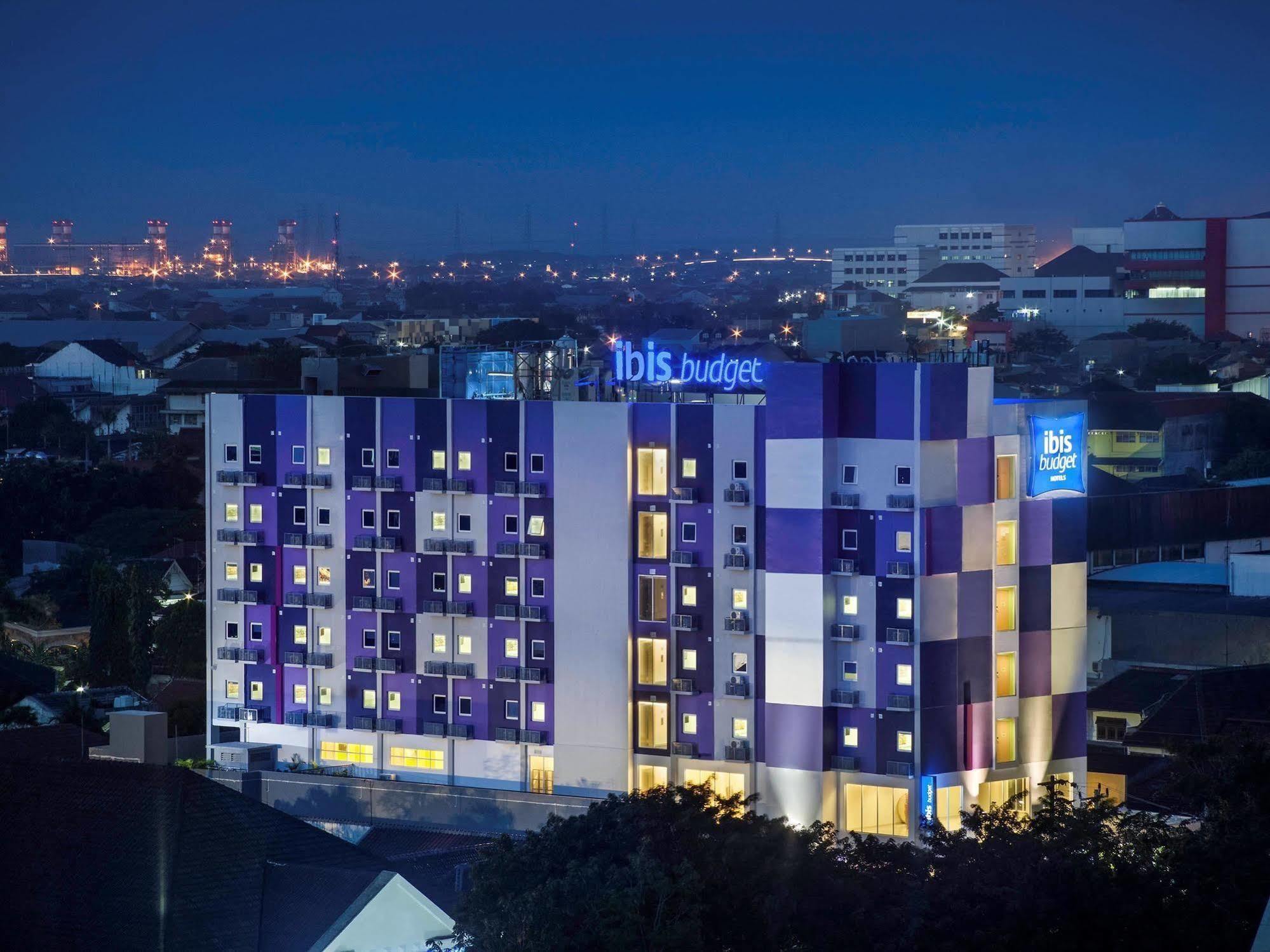 Ibis Budget Semarang Tendean Exterior photo