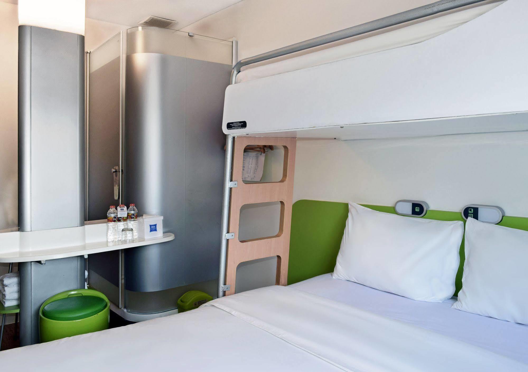 Ibis Budget Semarang Tendean Exterior photo