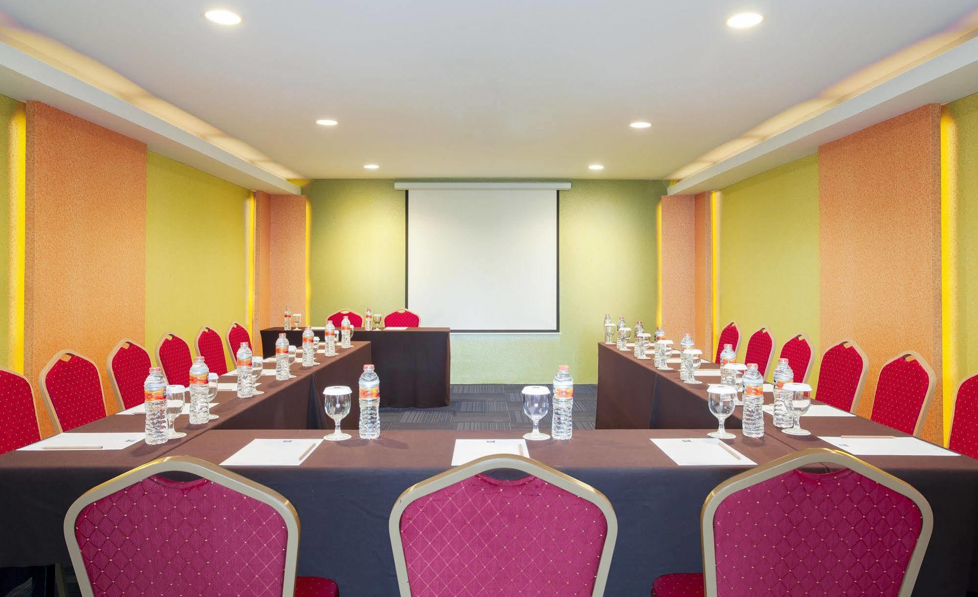 Ibis Budget Semarang Tendean Exterior photo