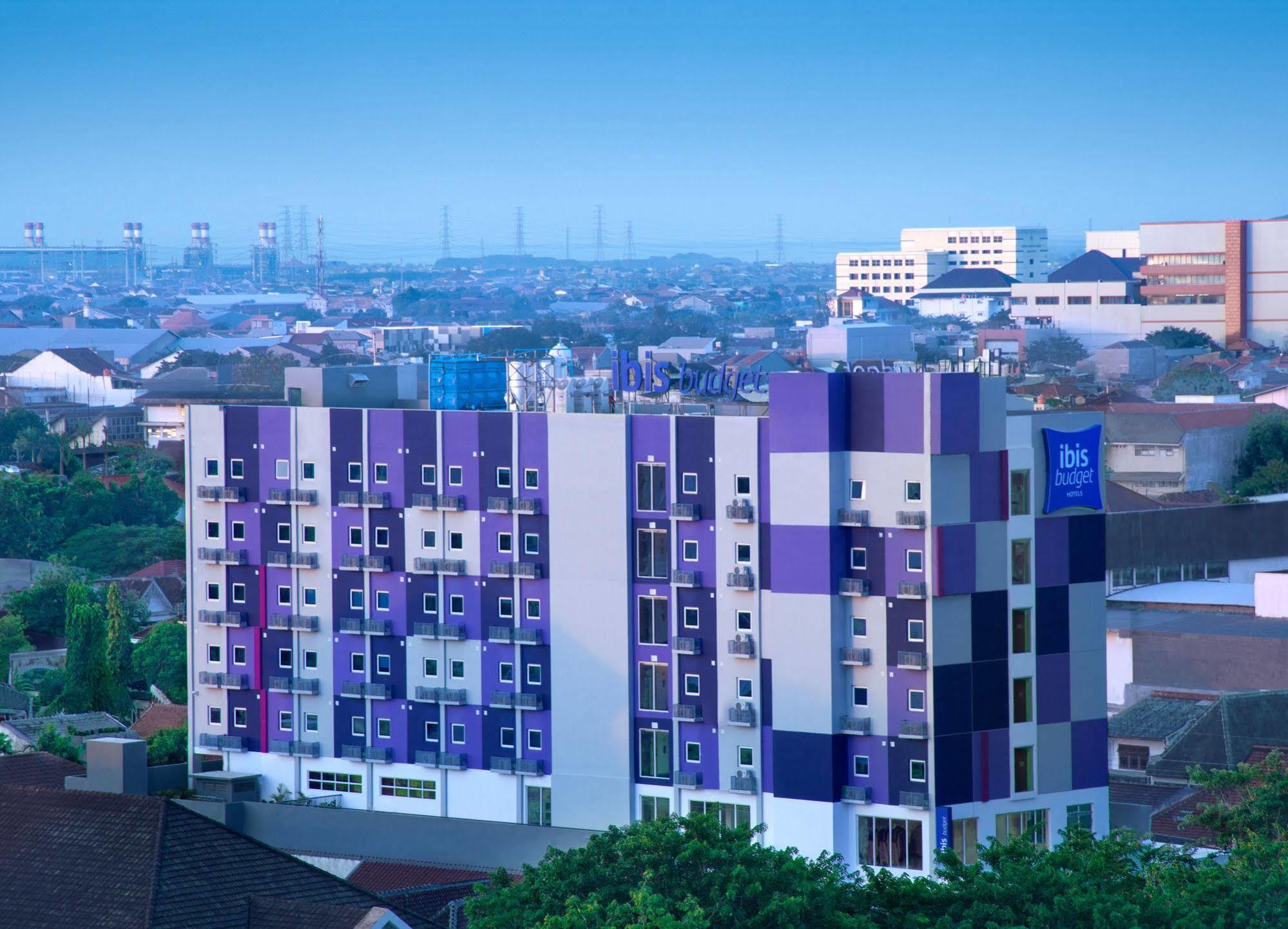 Ibis Budget Semarang Tendean Exterior photo