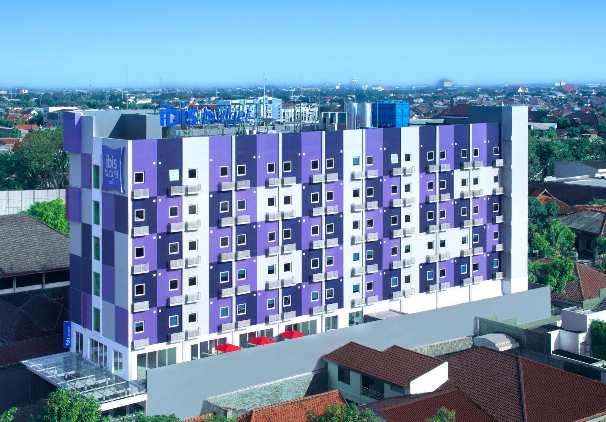 Ibis Budget Semarang Tendean Exterior photo