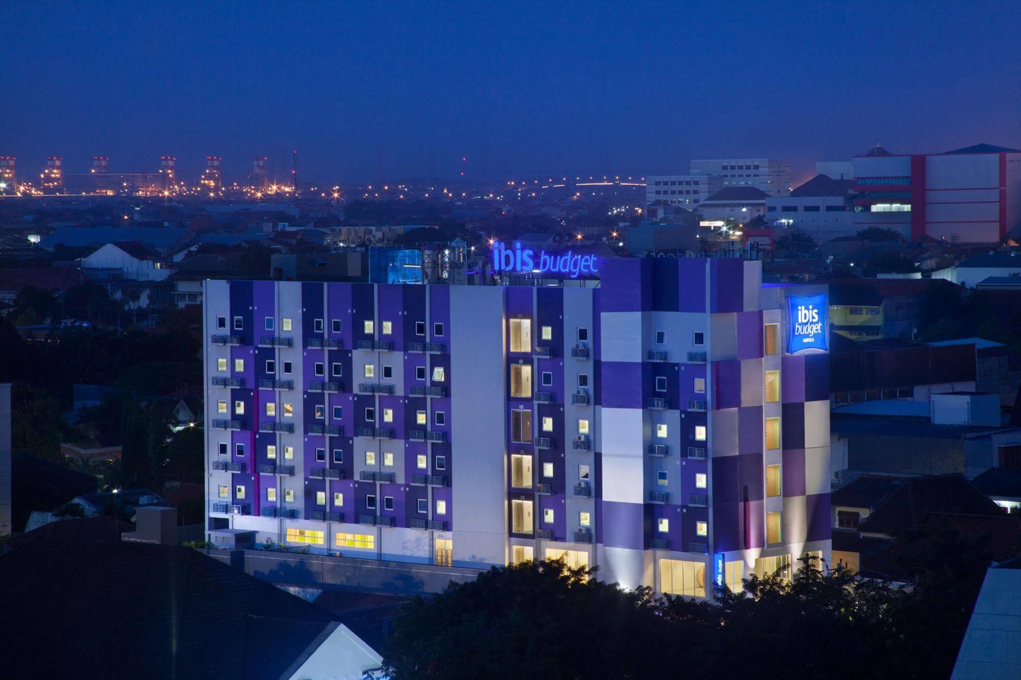 Ibis Budget Semarang Tendean Exterior photo